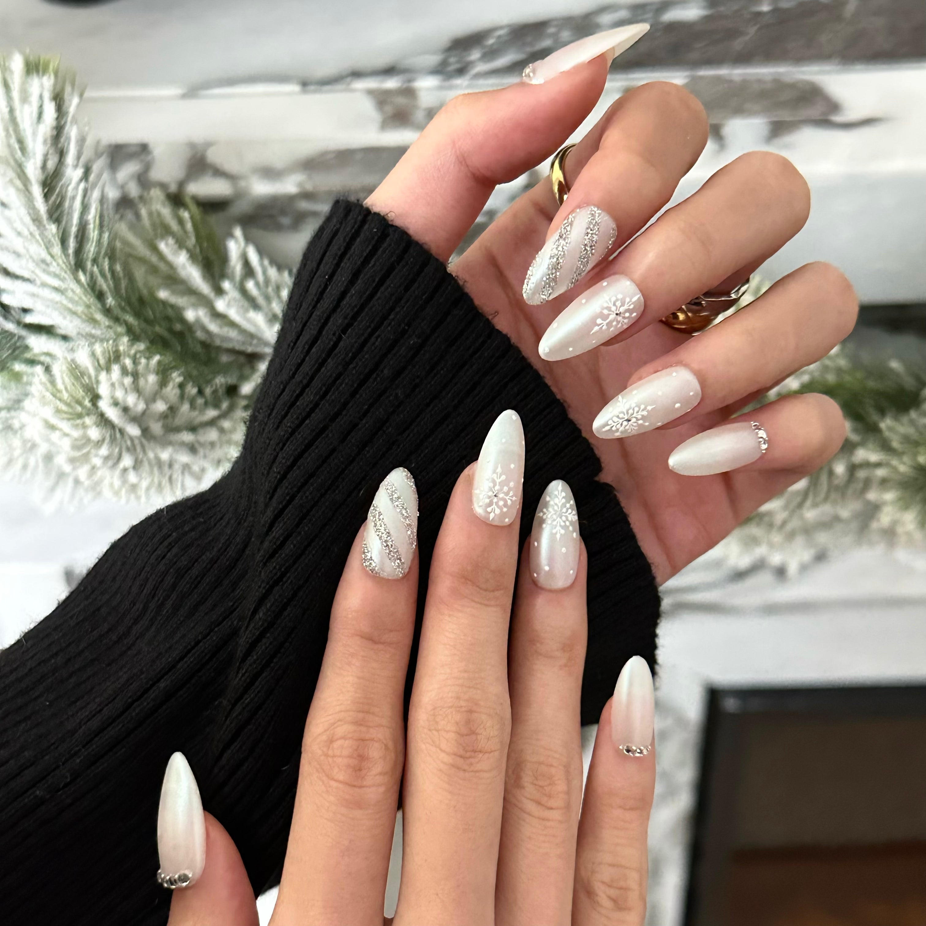 Glam'Up Nagelkunst Karussell Nr. 77-6 – 12 Verschiedene Designs Mit Weißen Perlen, Pailletten & Strass