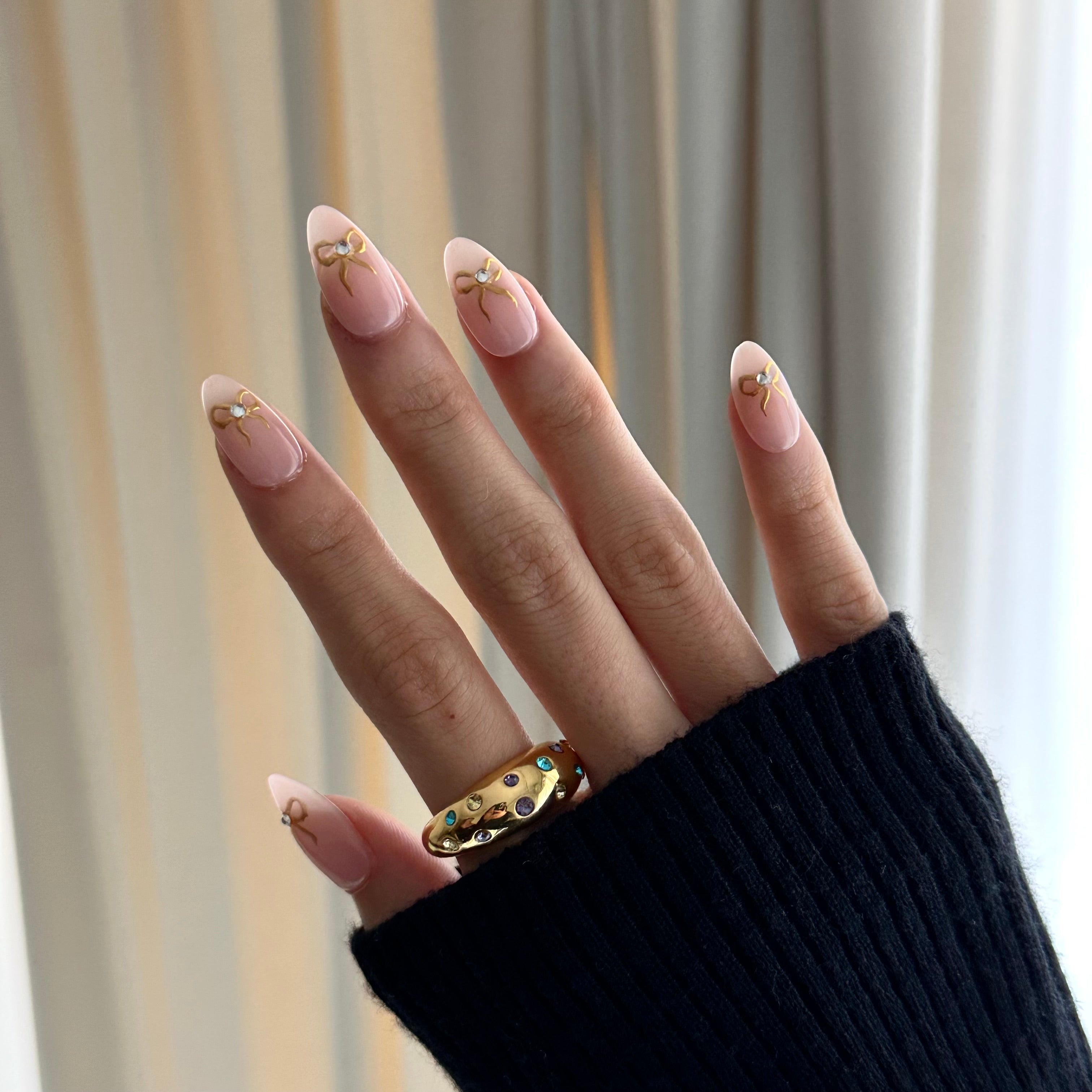 https://glamadenails.com/cdn/shop/files/SunlitRibbon_Pressonnail_01.jpg?v=1723106166&utm_source=chatgpt.com