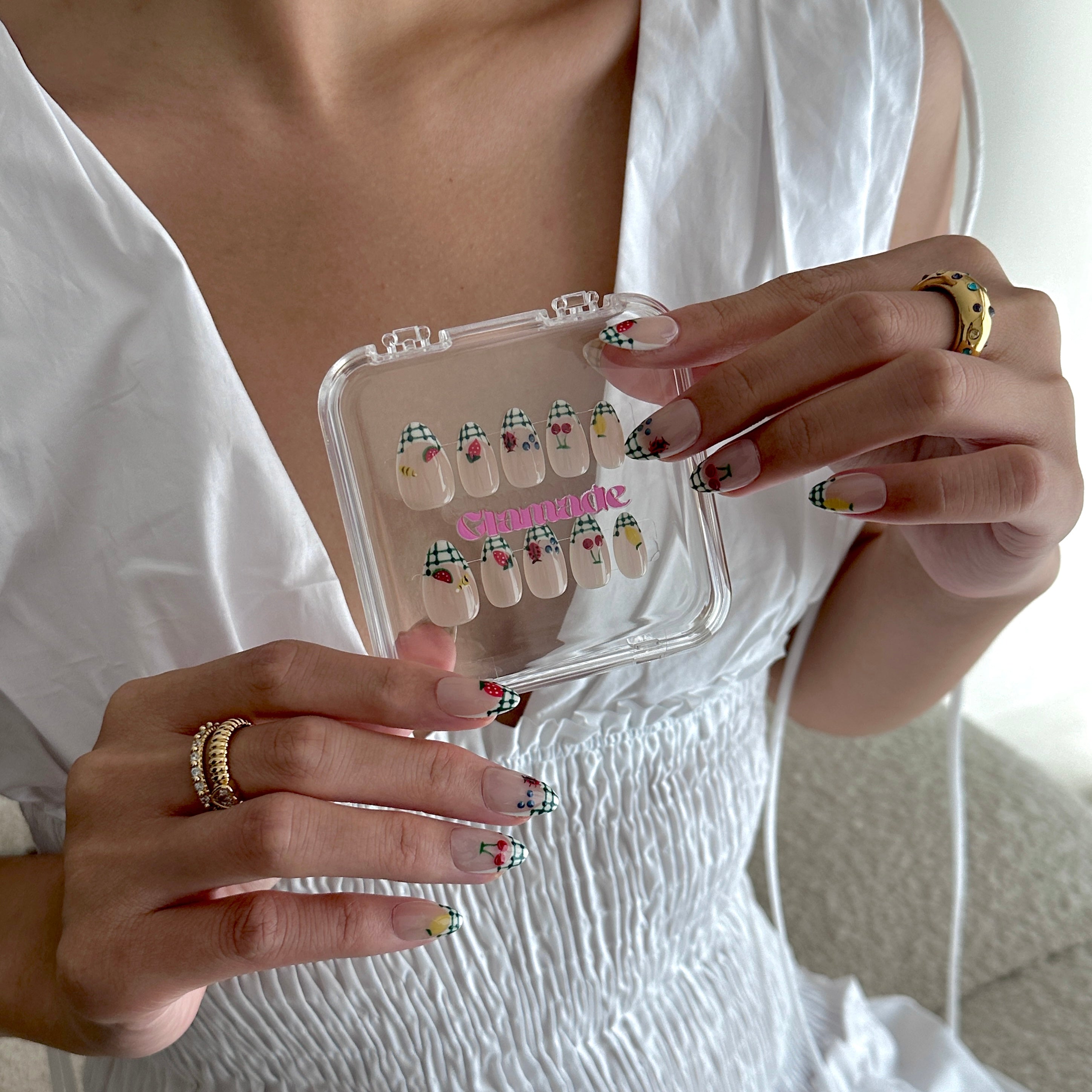 Glamade Signature press-on nail gift set with multiple styles